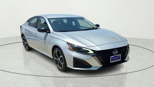 Brilliant Silver Metallic 2024 Nissan Altima SR FWD