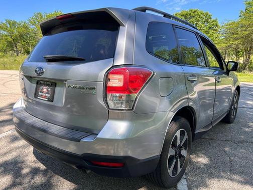 Ice Silver Metallic 2017 Subaru Forester 2.5i Premium