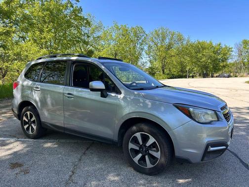 Ice Silver Metallic 2017 Subaru Forester 2.5i Premium