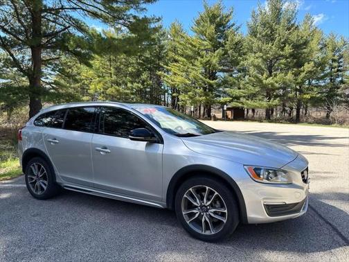 2015 Volvo V60 Cross Country T5