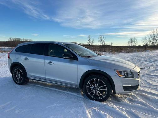2015 Volvo V60 Cross Country T5