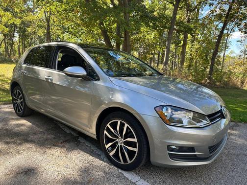 2017 Volkswagen Golf TSI SE Hatchback Sedan 4D