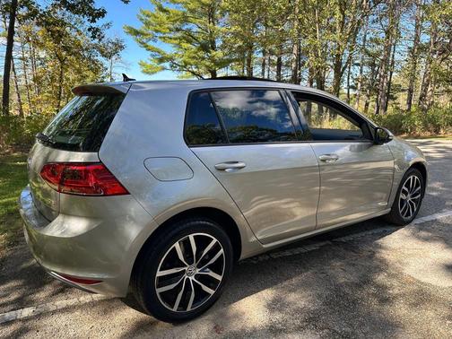 2017 Volkswagen Golf TSI SE Hatchback Sedan 4D