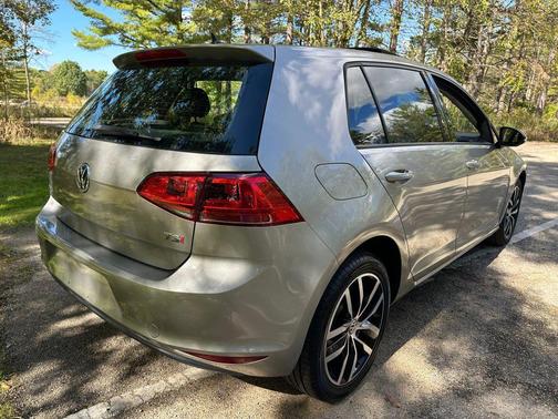 2017 Volkswagen Golf TSI SE Hatchback Sedan 4D
