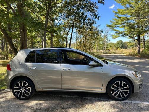 2017 Volkswagen Golf TSI SE Hatchback Sedan 4D