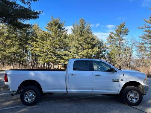 2017 RAM 2500 SLT Crew Cab 4x4 8' Box