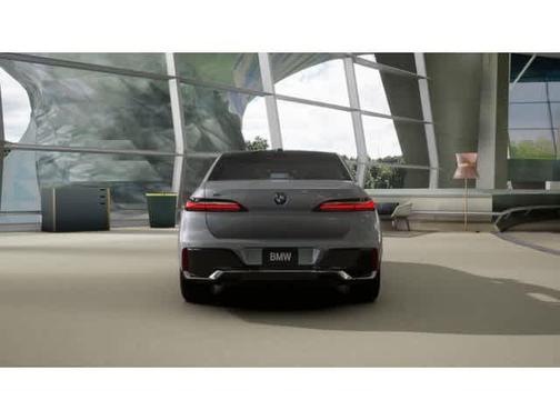 2025 BMW 750e xDrive