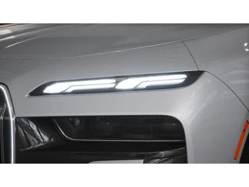 2025 BMW 750e xDrive