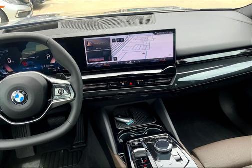 Phytonic Blue Metallic 2026 BMW 530 i