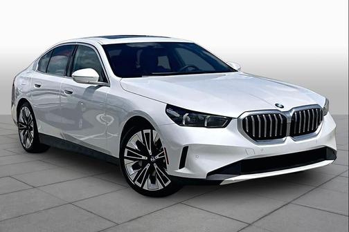 Mineral White Metallic 2026 BMW 530 530i