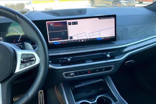 Mineral White Metallic 2024 BMW X7 xDrive40i