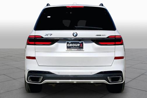 Mineral White Metallic 2024 BMW X7 xDrive40i