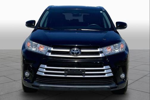 Midnight Black Metallic 2019 Toyota Highlander XLE