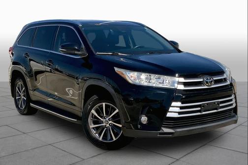 Midnight Black Metallic 2019 Toyota Highlander XLE