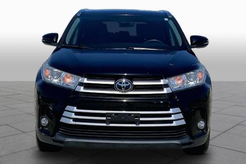 Midnight Black Metallic 2019 Toyota Highlander XLE