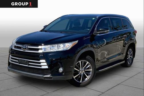 Midnight Black Metallic 2019 Toyota Highlander XLE