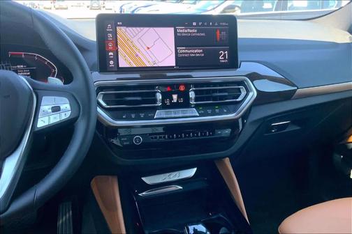 Mineral White Metallic 2025 BMW X4 xDrive30i