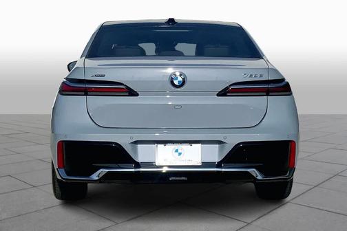 2025 BMW 750e xDrive