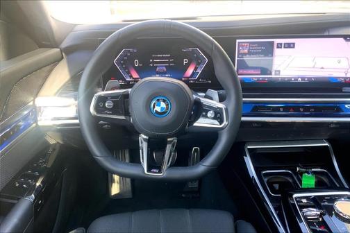 2025 BMW 750e xDrive