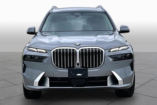 Gray Metallic 2026 BMW X7 xDrive40i