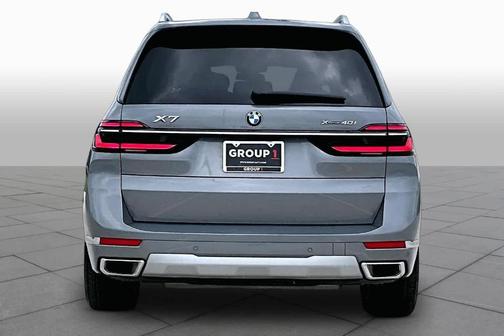 Gray Metallic 2026 BMW X7 xDrive40i