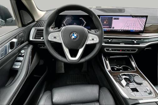 Gray Metallic 2026 BMW X7 xDrive40i