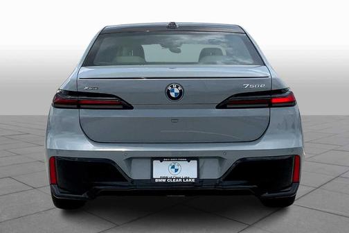 2025 BMW 750e xDrive