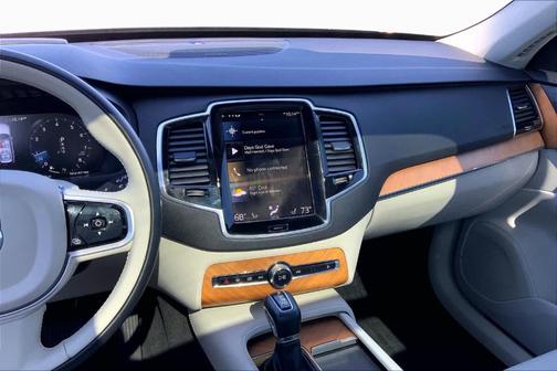 Onyx Black Metallic 2021 Volvo XC90 T6 Momentum 7 Passenger