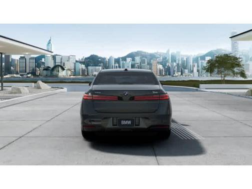 Dravit Grey Metallic 2027 BMW 740 xDrive