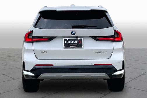 Mineral White Metallic 2025 BMW X1 xDrive28i