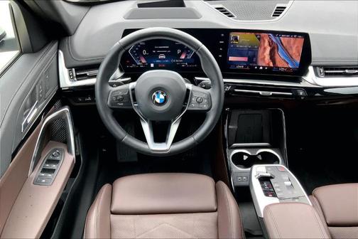Mineral White Metallic 2025 BMW X1 xDrive28i