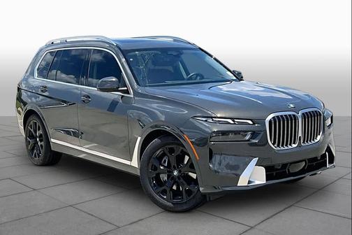 Gray Metallic 2026 BMW X7 xDrive40i