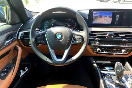 2022 BMW 530 i