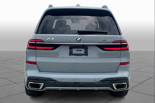 Gray Metallic 2026 BMW X7 xDrive40i