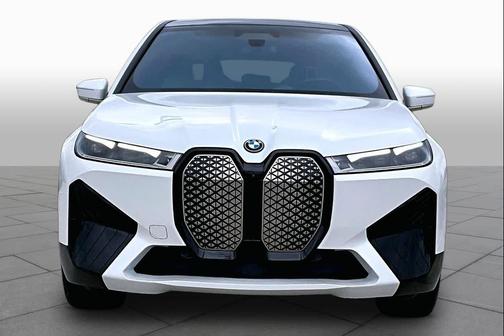 Mineral White Metallic 2024 BMW iX xDrive50