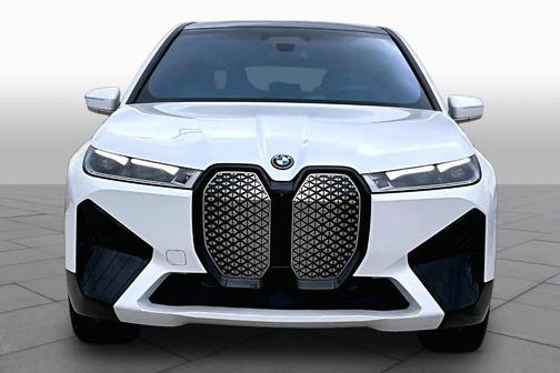 Mineral White Metallic 2024 BMW iX xDrive50