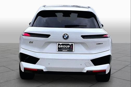 Mineral White Metallic 2024 BMW iX xDrive50