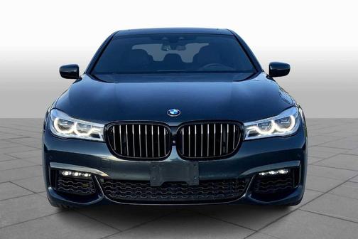 2019 BMW 750 i