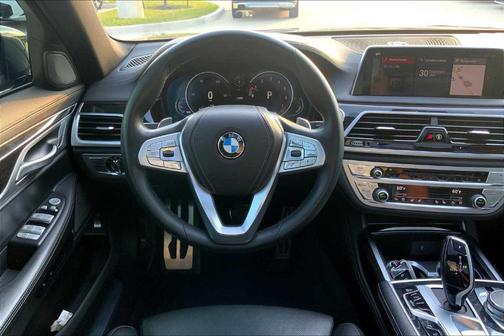 2019 BMW 750 i