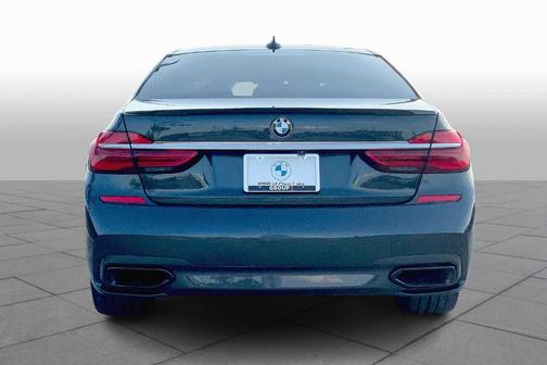 2019 BMW 750 i