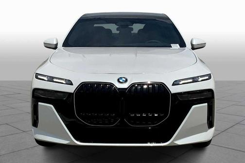 2025 BMW 740 i