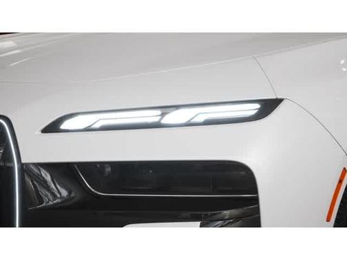 2025 BMW 740 i