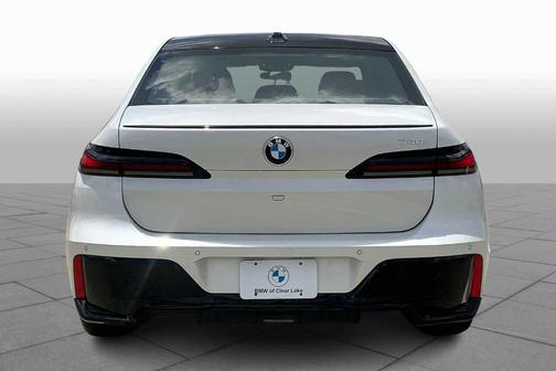 2025 BMW 740 i