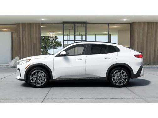 Mineral White Metallic 2026 BMW X2 xDrive28i