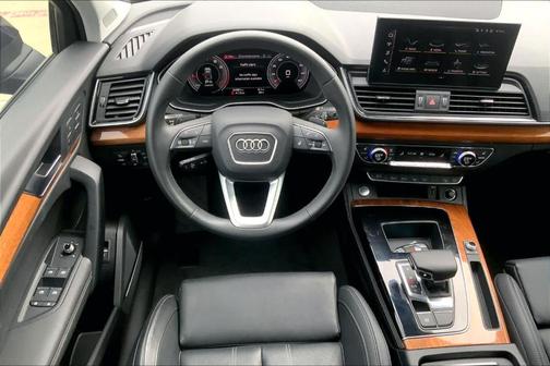 2023 Audi Q5 45 S line Prestige