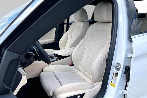Mineral White Metallic 2023 BMW 530 i