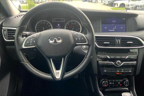2018 INFINITI QX30 Luxury