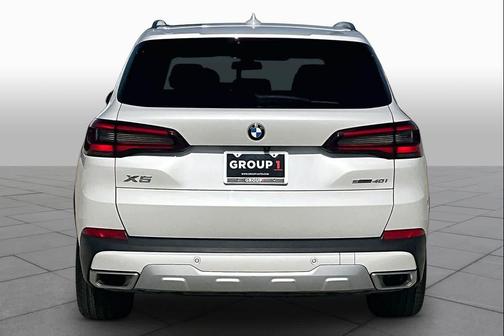Mineral White Metallic 2023 BMW X5 sDrive40i