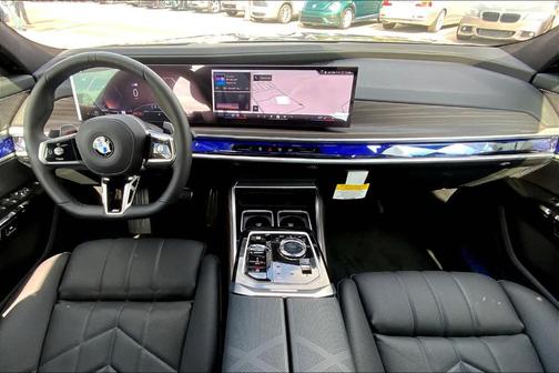 2025 BMW 740 i