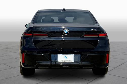 2025 BMW 740 i